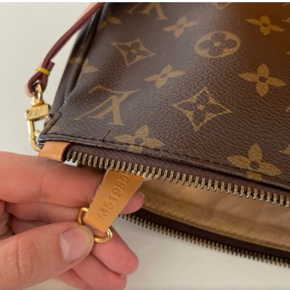 Louis Vuitton Pochette Monogram Purse - Picture 8 of 15